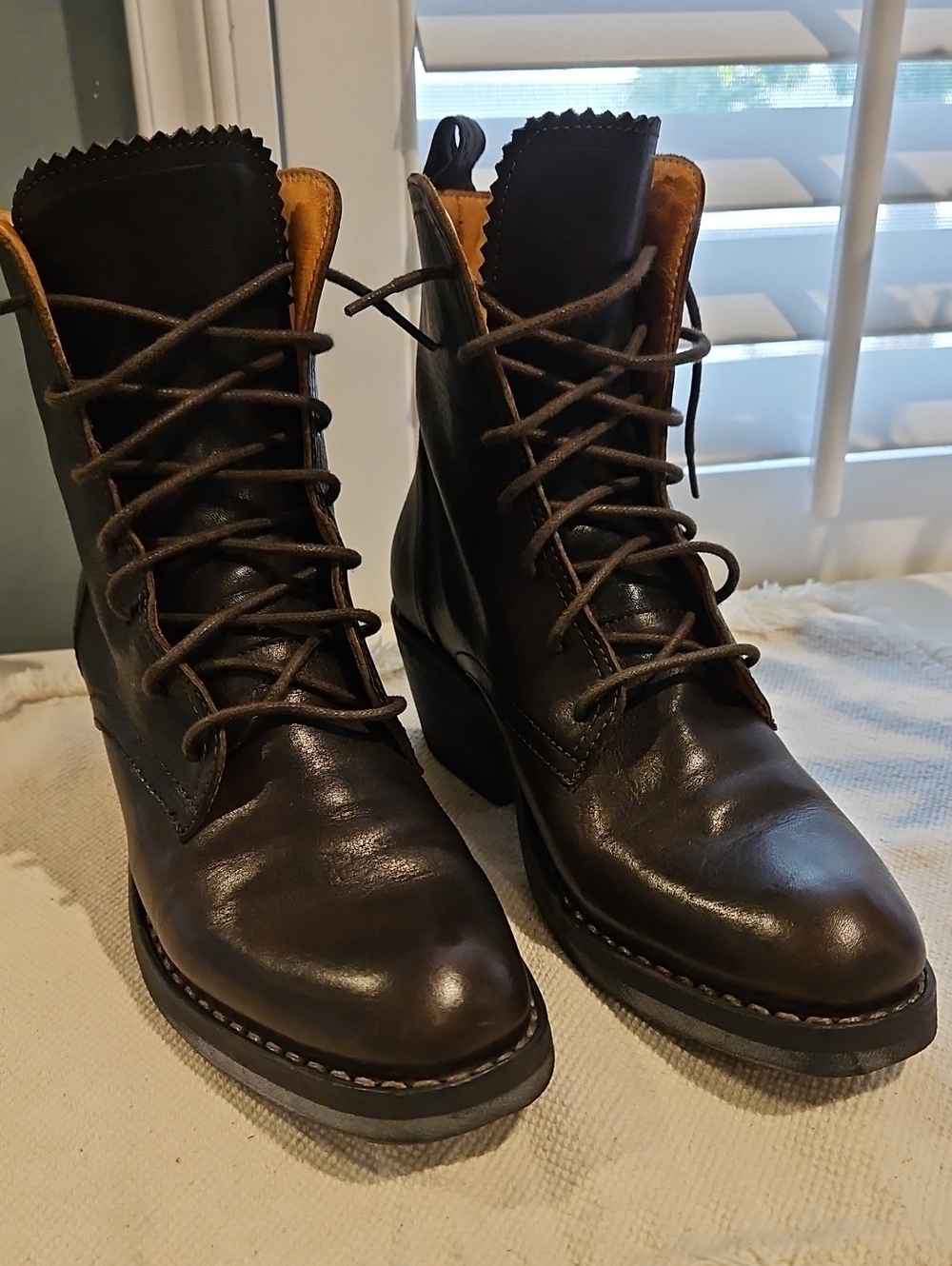 Brown Leather Boots Crafted In Italy 0061